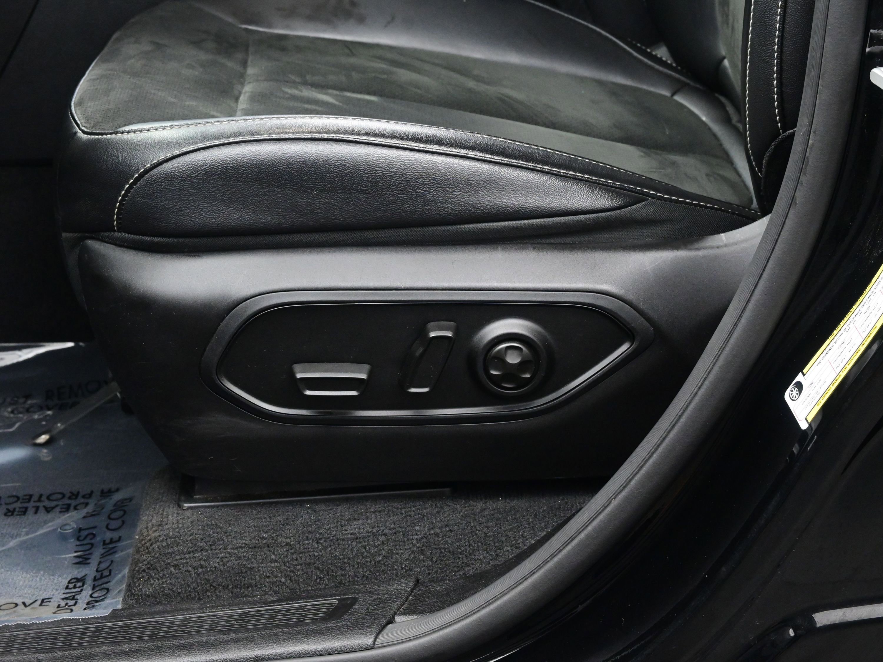 Used 2023 Jeep Grand Cherokee L Laredo image 11