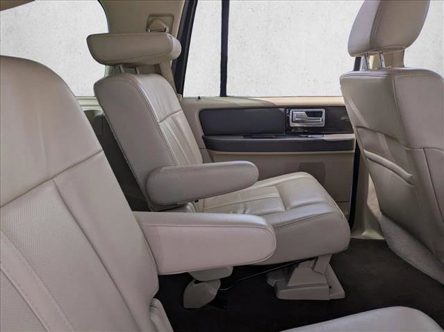 Used 2017 Lincoln Navigator Reserve image 21