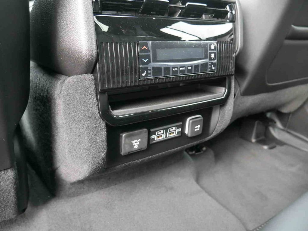 New 2025 Jeep Wagoneer L Series II w/ Convenience Group I AWD/4WD image 18