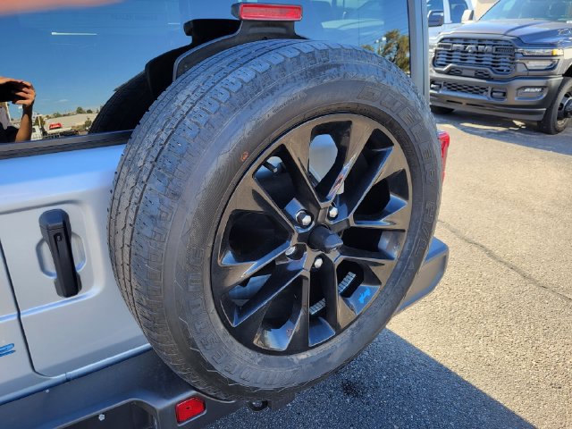 Used 2023 Jeep Wrangler Unlimited Sahara AWD/4WD image 12
