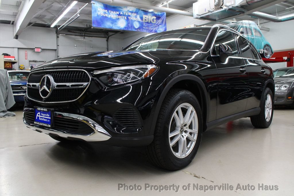 Used 2025 Mercedes-Benz GLC 300 4MATIC image 2