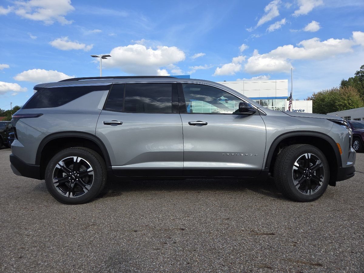 New 2027 Chevrolet Traverse LT w/ Sun and Wheel Package AWD/4WD image 24