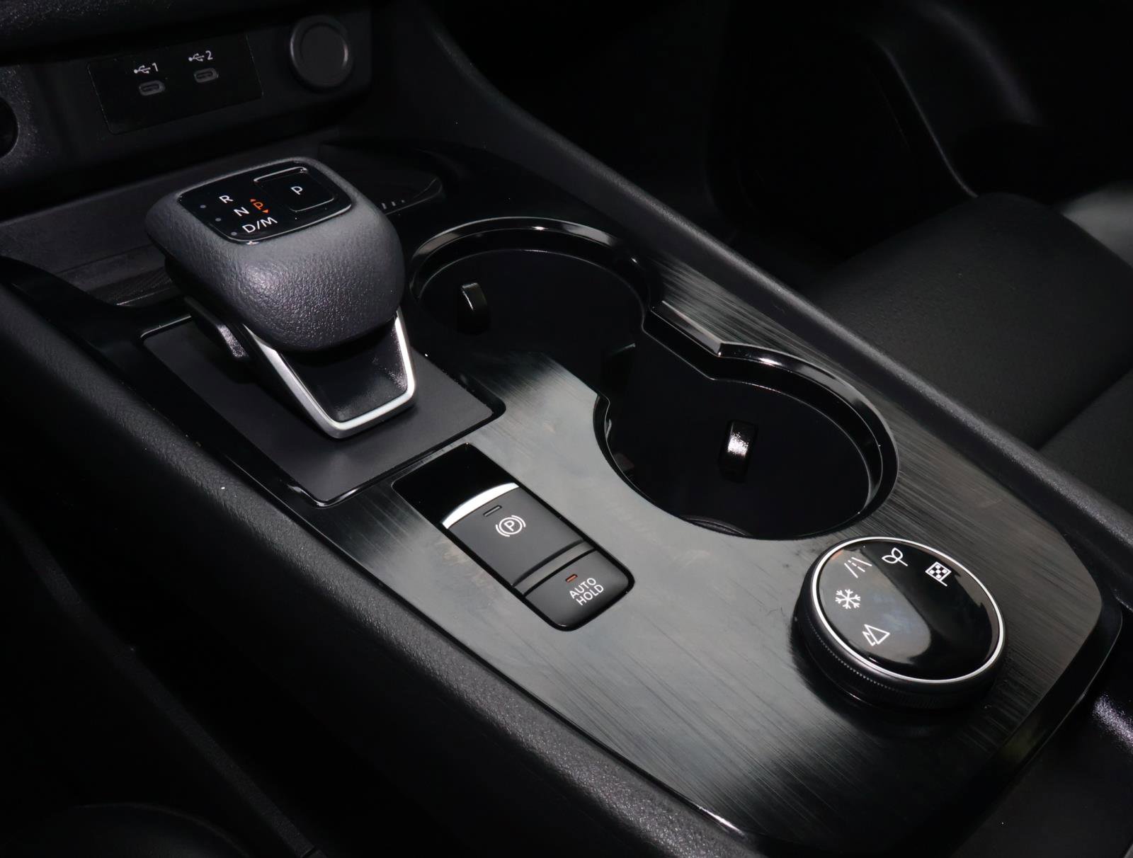 Used 2025 Nissan Rogue SV w/ SV Premium Package image 27