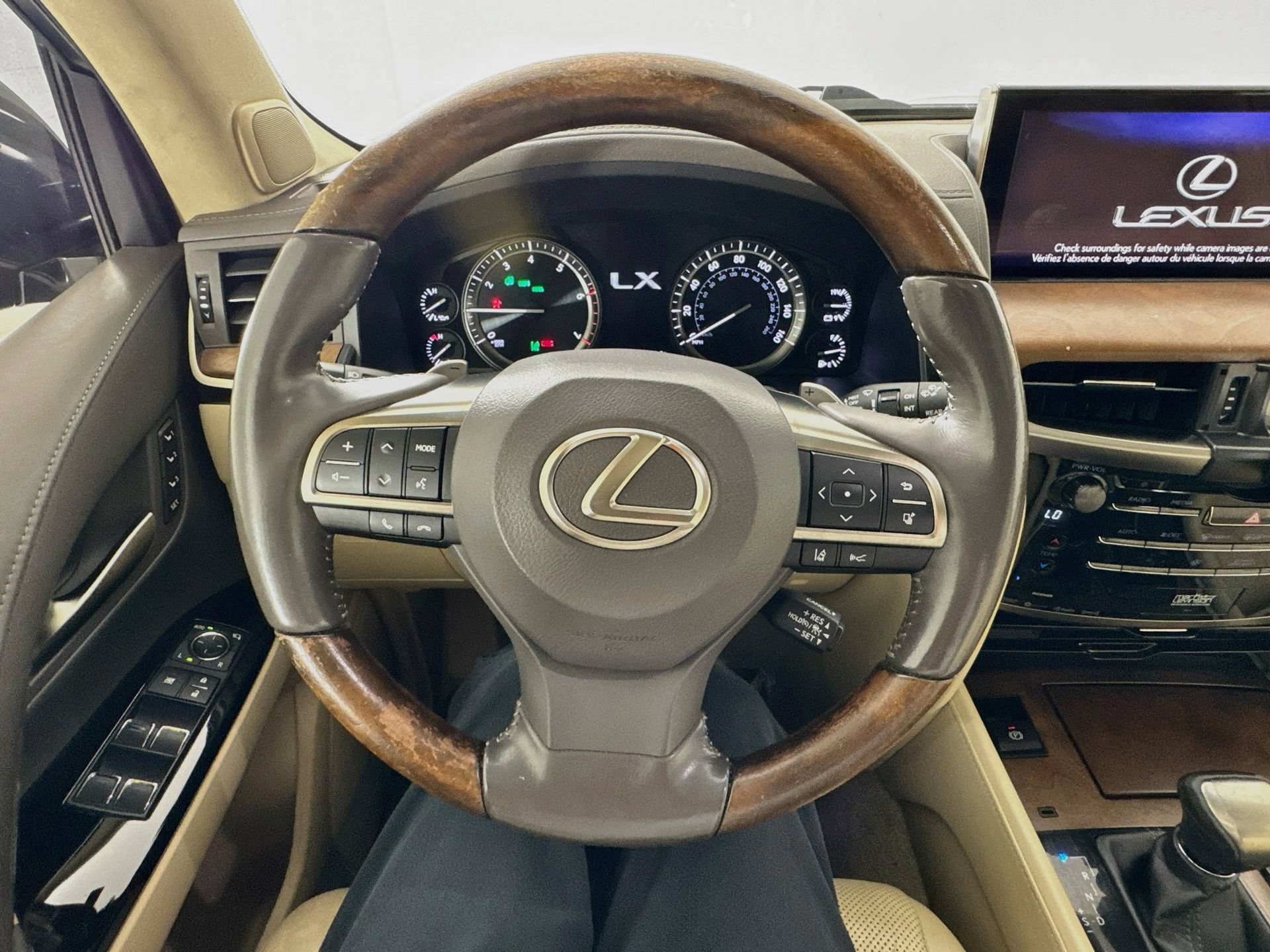 Used 2016 Lexus LX 570 4WD w/ Luxury Package image 12