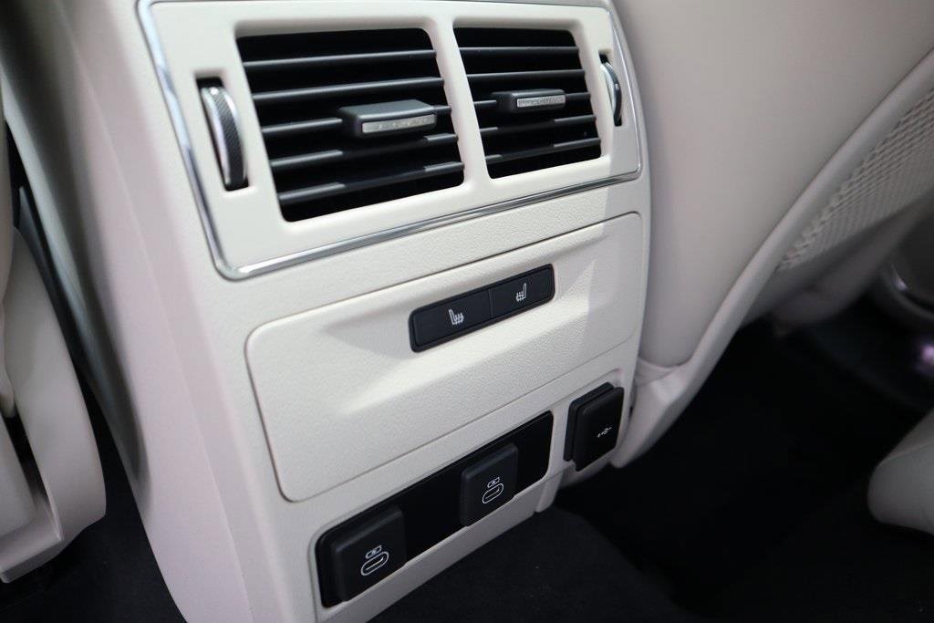 New 2025 Jaguar F-PACE R-Dynamic S image 16