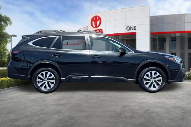 Used 2022 Subaru Outback Premium AWD/4WD image 3
