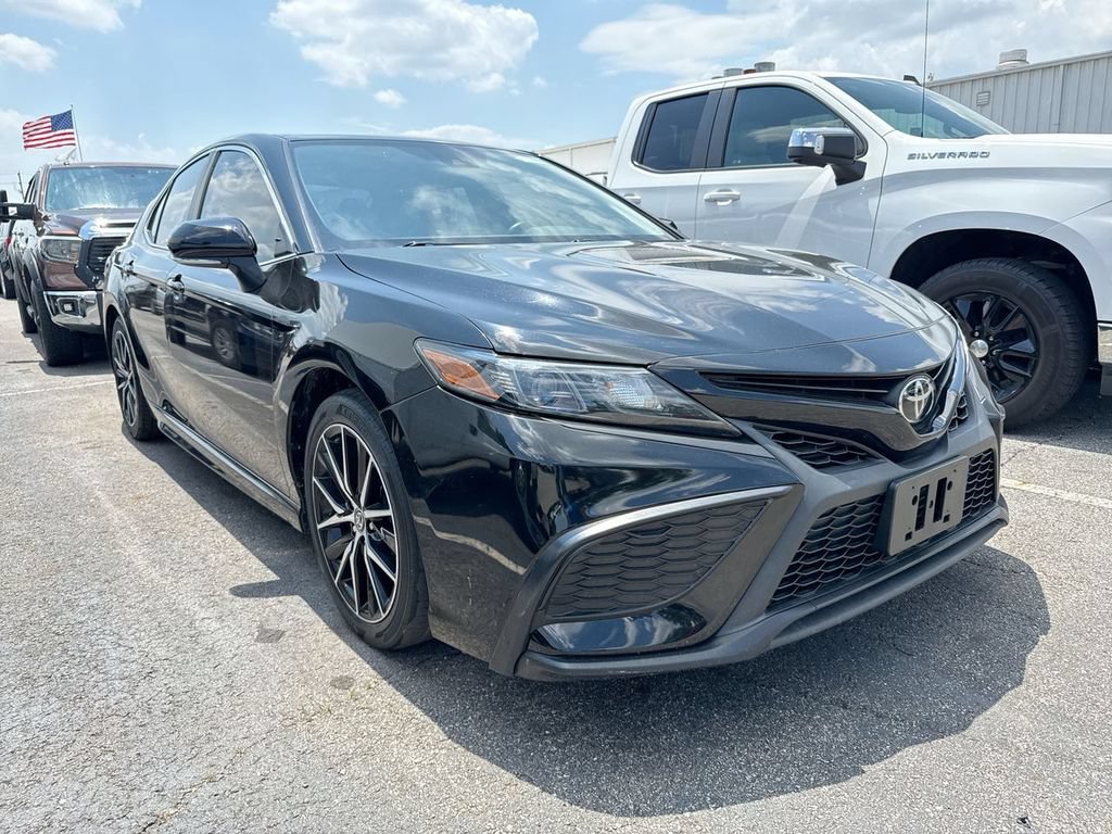 Used 2021 Toyota Camry SE w/ Cold Weather Package AWD/4WD image 4