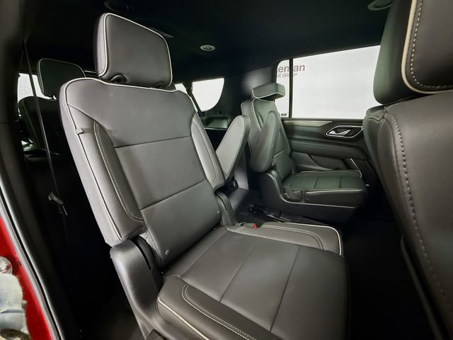 Used 2024 Chevrolet Suburban Premier image 32
