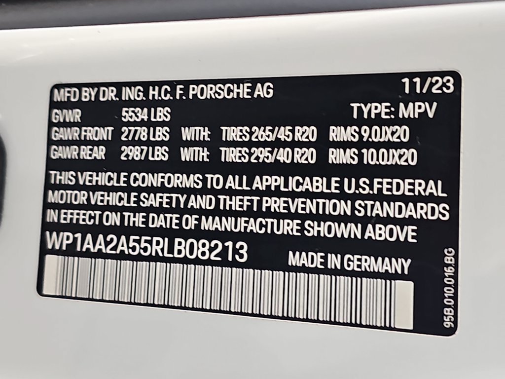 Used 2024 Porsche Macan Turbo AWD/4WD image 35