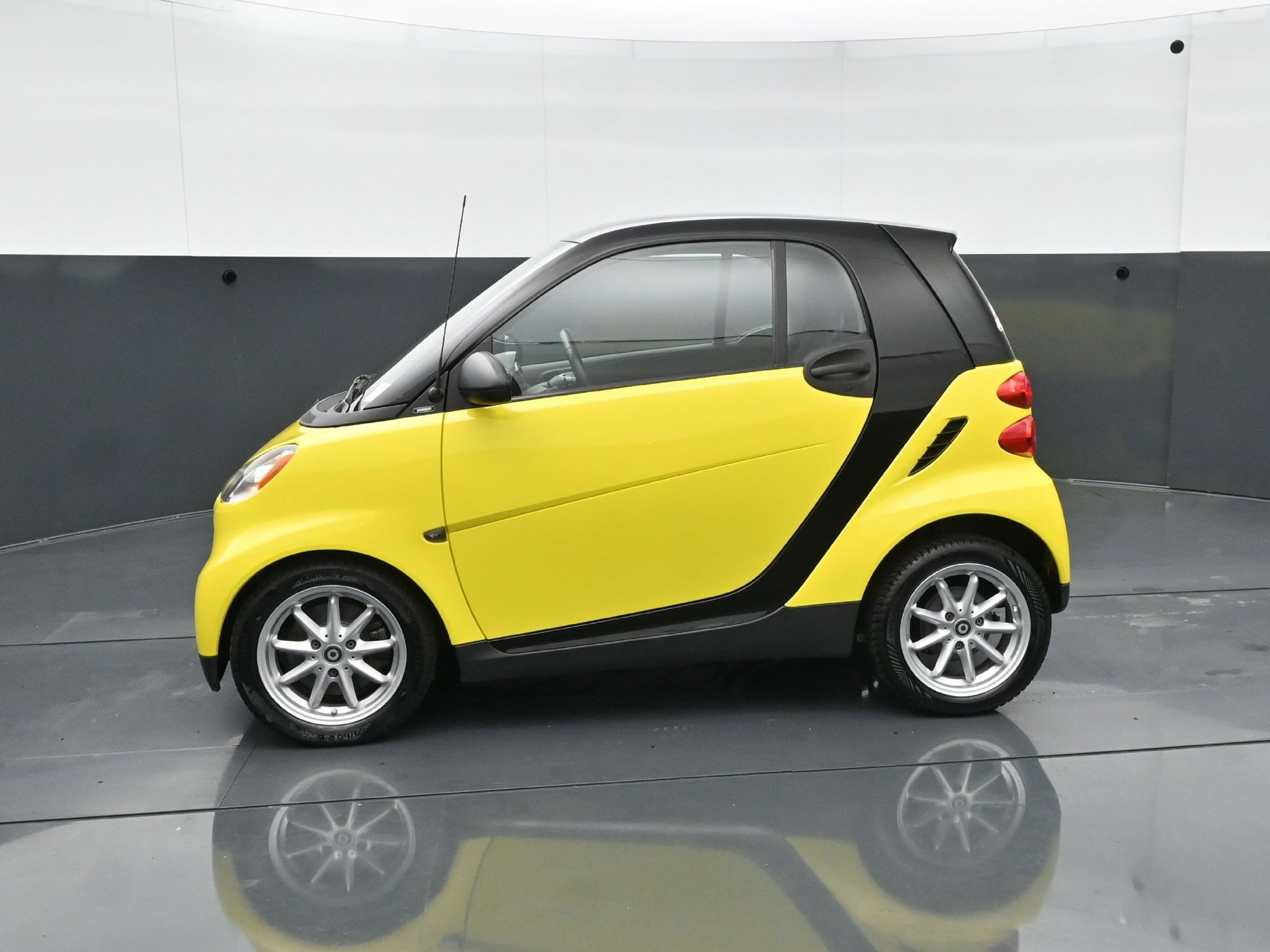 Used 2008 smart fortwo passion RWD image 3