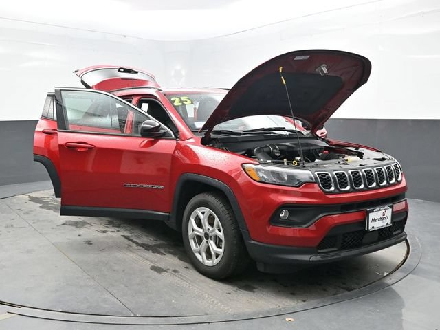 Used 2025 Jeep Compass Latitude AWD/4WD image 33