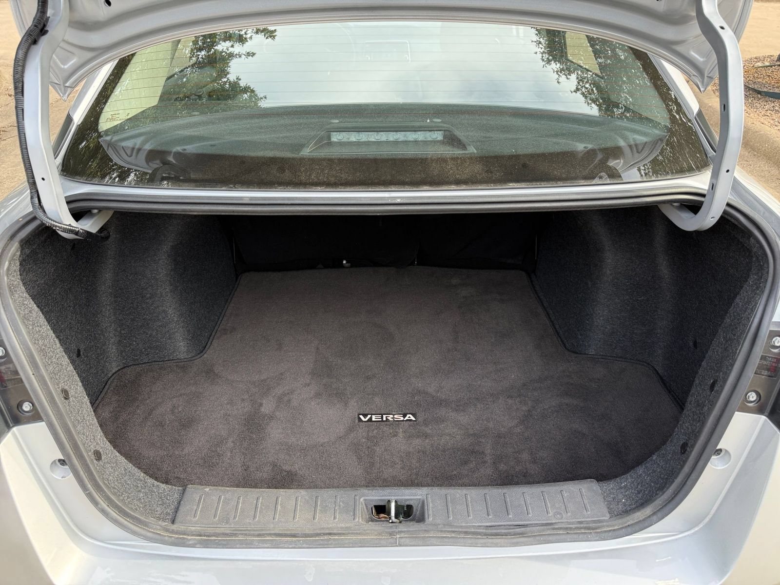 Used 2025 Nissan Versa SV FWD image 26