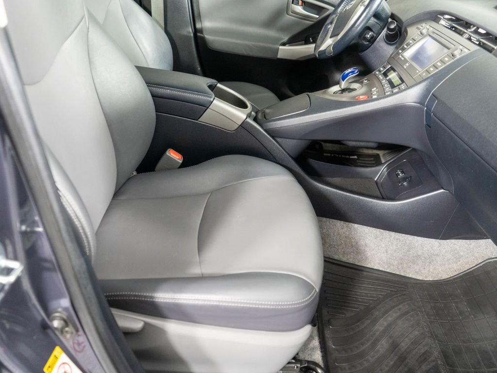 Used 2015 Toyota Prius Four image 8