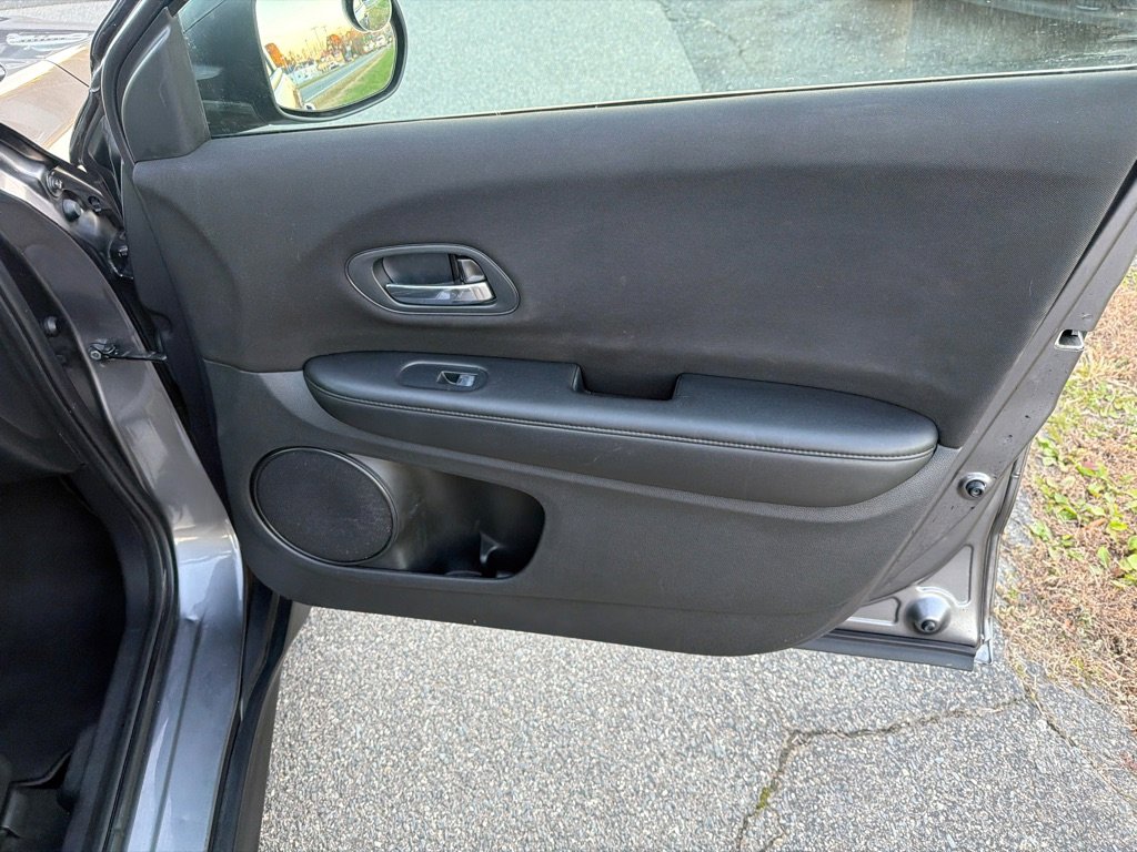 Used 2018 Honda HR-V LX image 33