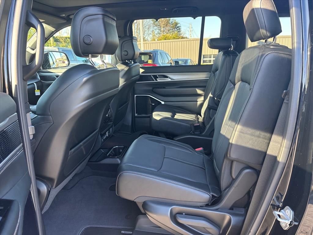 New 2026 Jeep Grand Wagoneer Limited image 12