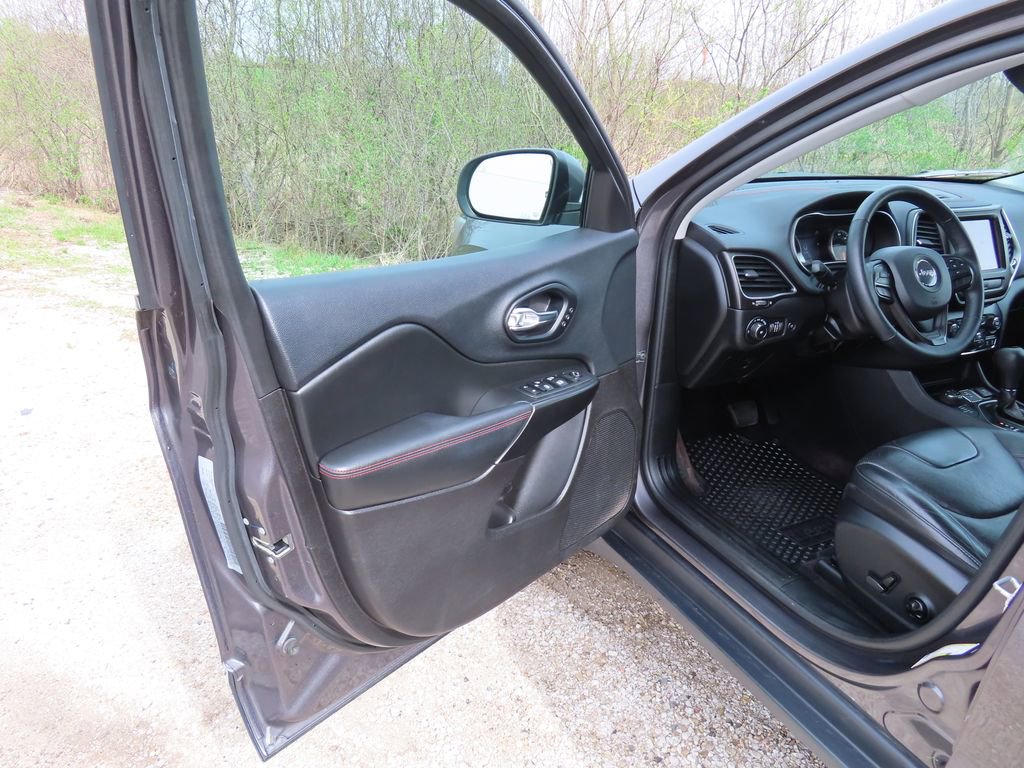Certified 2019 Jeep Cherokee Trailhawk AWD/4WD image 25