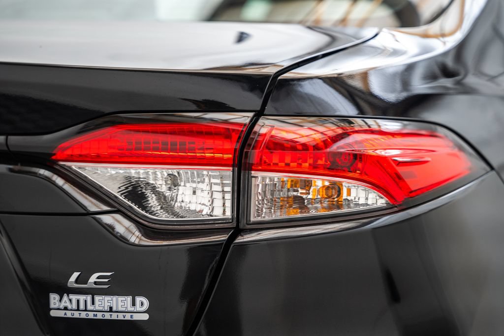 Certified 2025 Toyota Corolla LE FWD image 8
