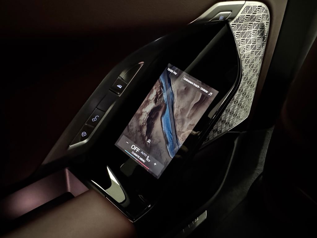 Used 2023 BMW 760i xDrive w/ Executive Package image 23