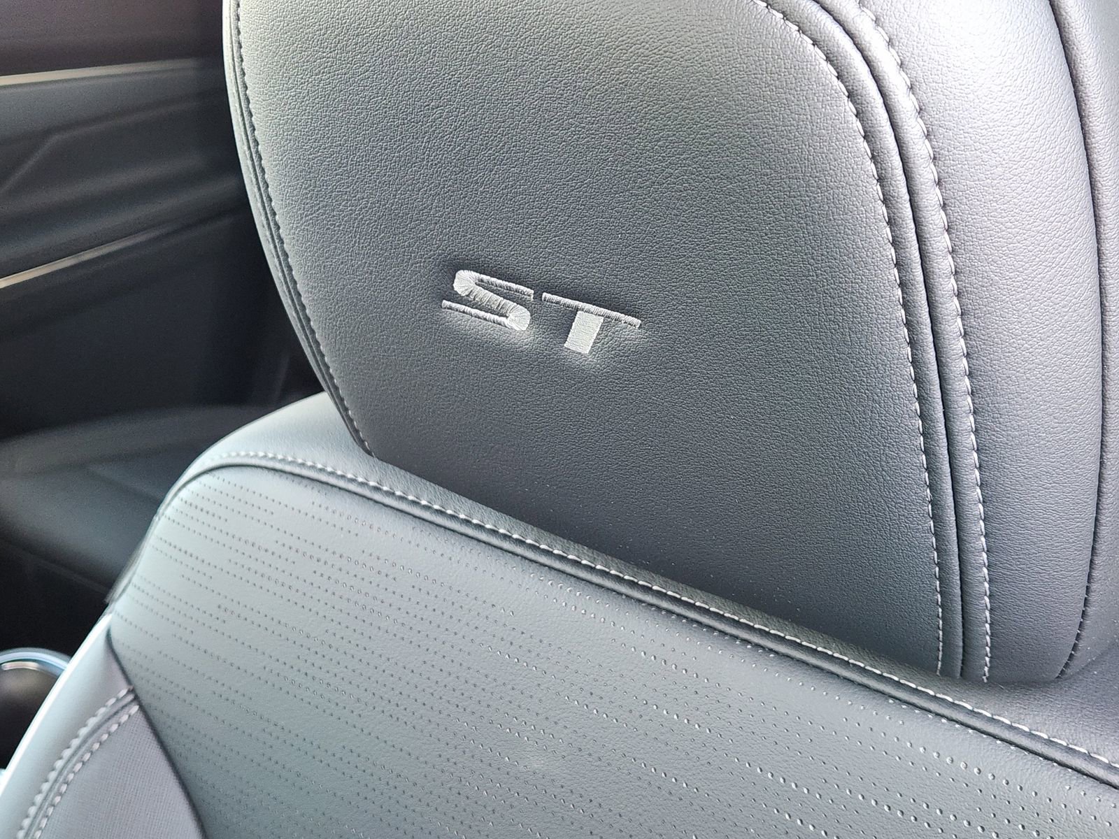 New 2026 Buick Enclave Sport Touring w/ Power Package image 18