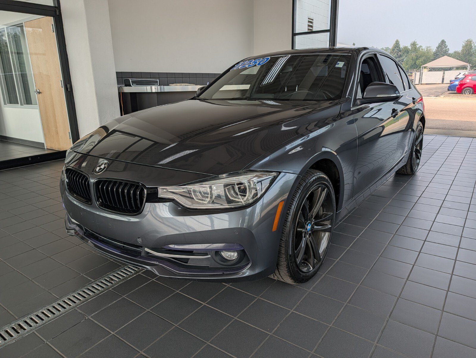 Used 2017 BMW 330i xDrive Sedan AWD/4WD image 6