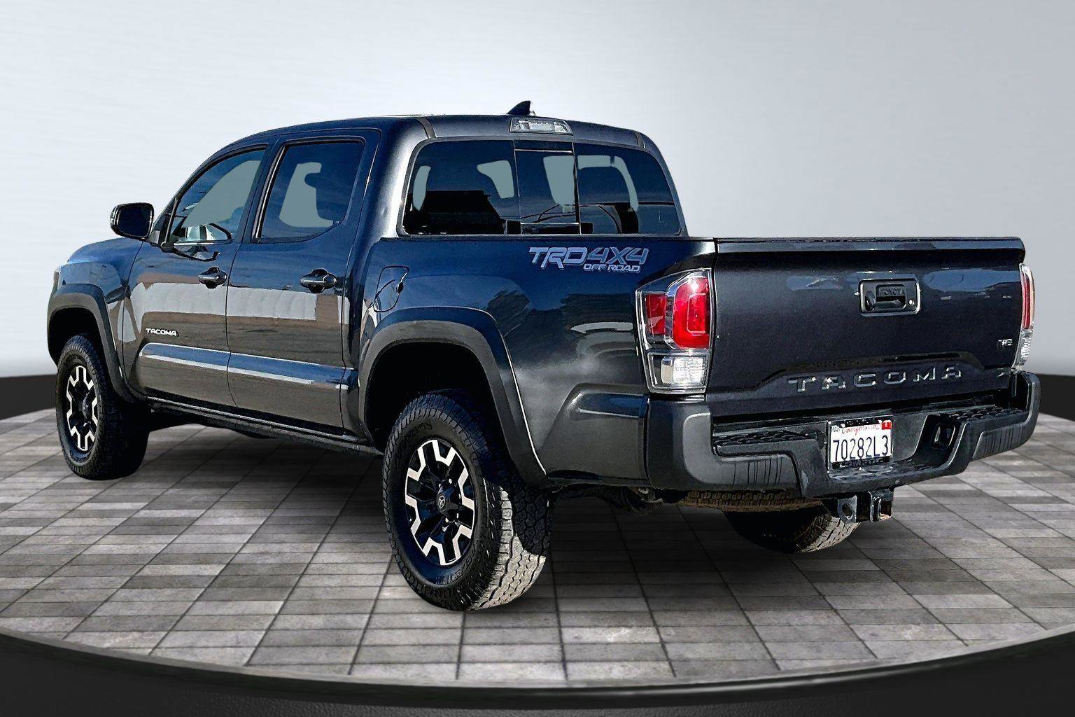 Used 2022 Toyota Tacoma TRD Off-Road image 2