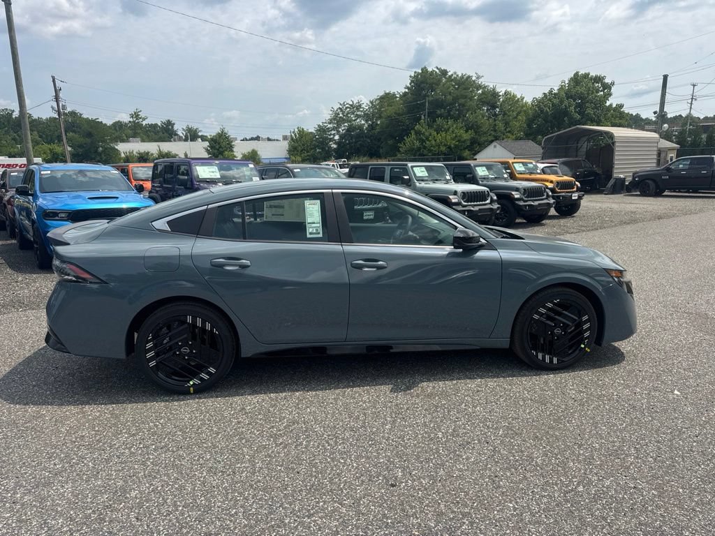 New 2026 Nissan Sentra SR w/ SR Premium Package FWD image 4