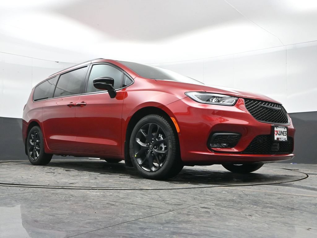 New 2026 Chrysler Pacifica Select w/ S Appearance Package FWD image 42