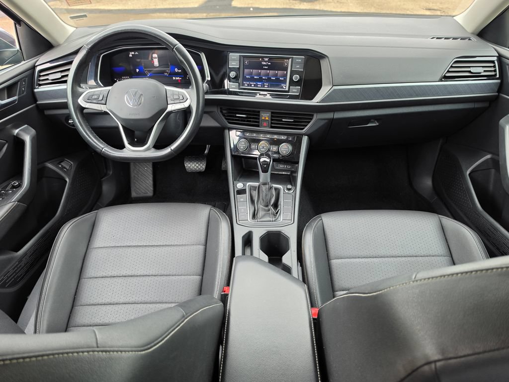 Used 2024 Volkswagen Jetta SE FWD image 12