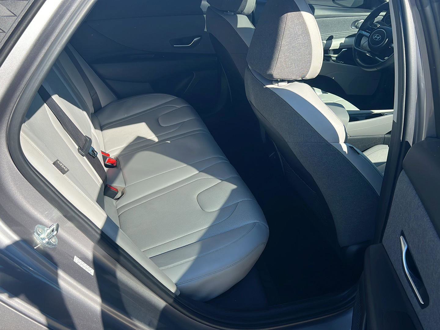 Used 2025 Hyundai Elantra Limited image 11