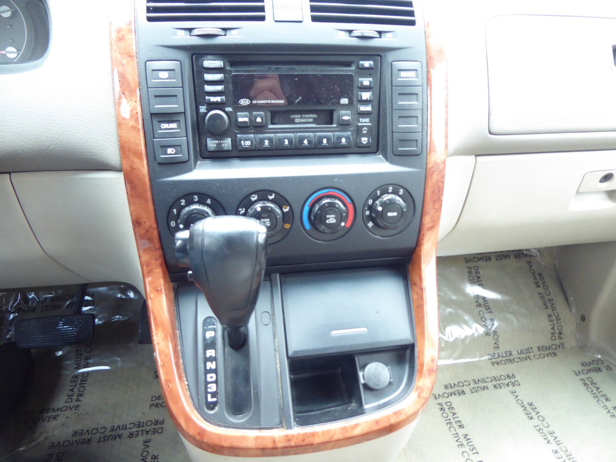 Used 2004 Kia Sedona LX image 14