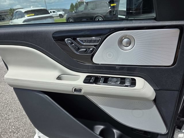 New 2026 Lincoln Aviator Reserve w/ Luxury Package RWD image 14