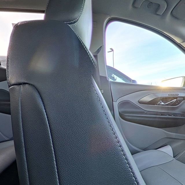 Used 2023 GMC Terrain SLT image 28