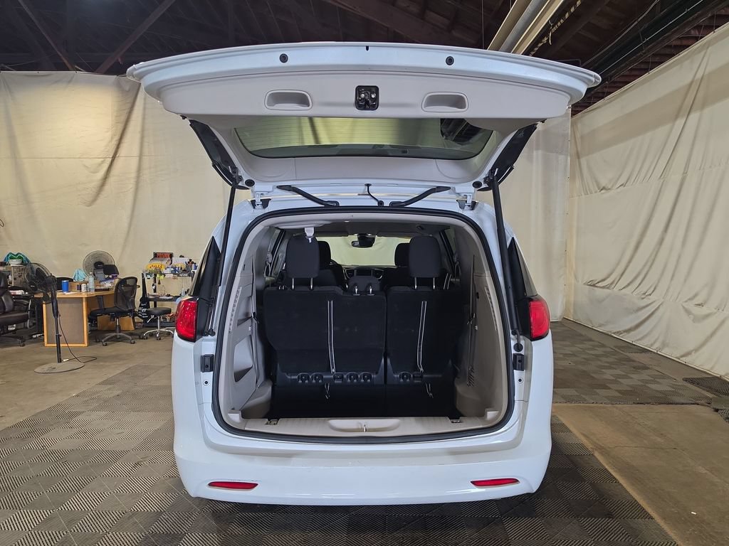 Used 2024 Chrysler Voyager LX FWD image 19