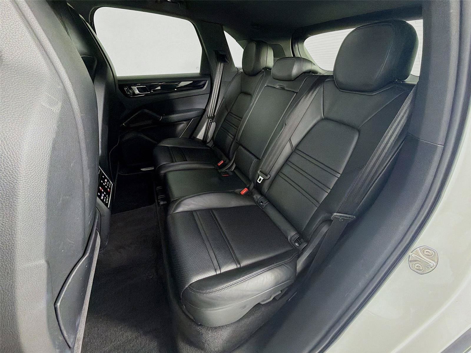 Certified 2023 Porsche Cayenne Platinum Edition AWD/4WD image 20