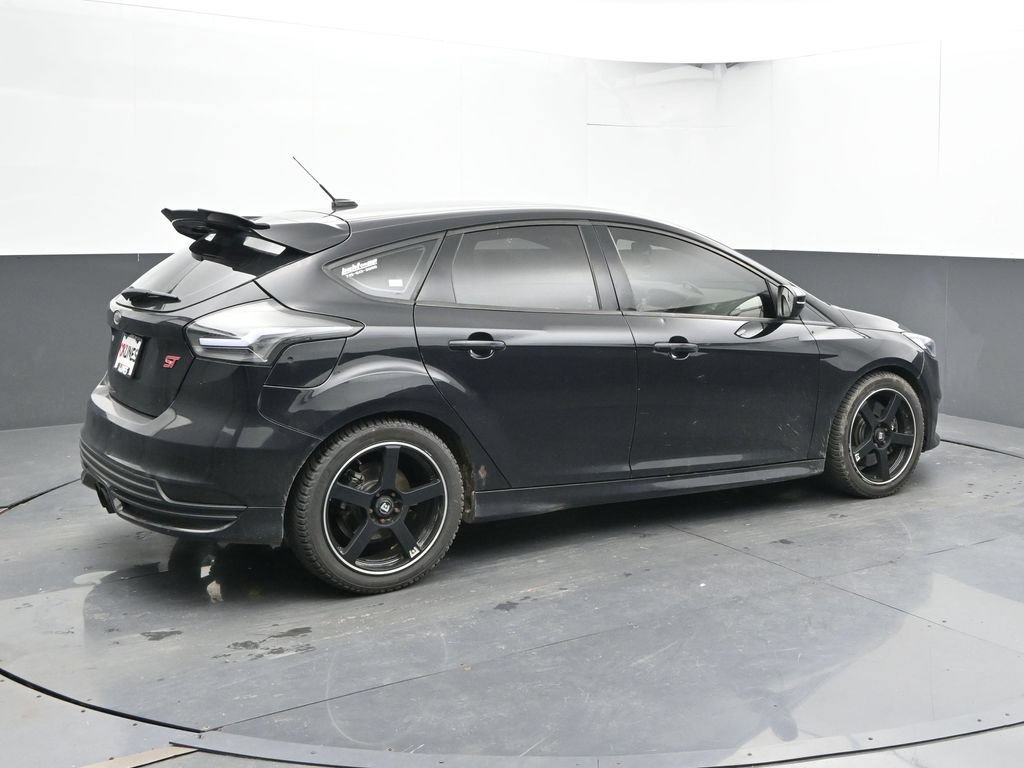 Used 2018 Ford Focus ST FWD image 3