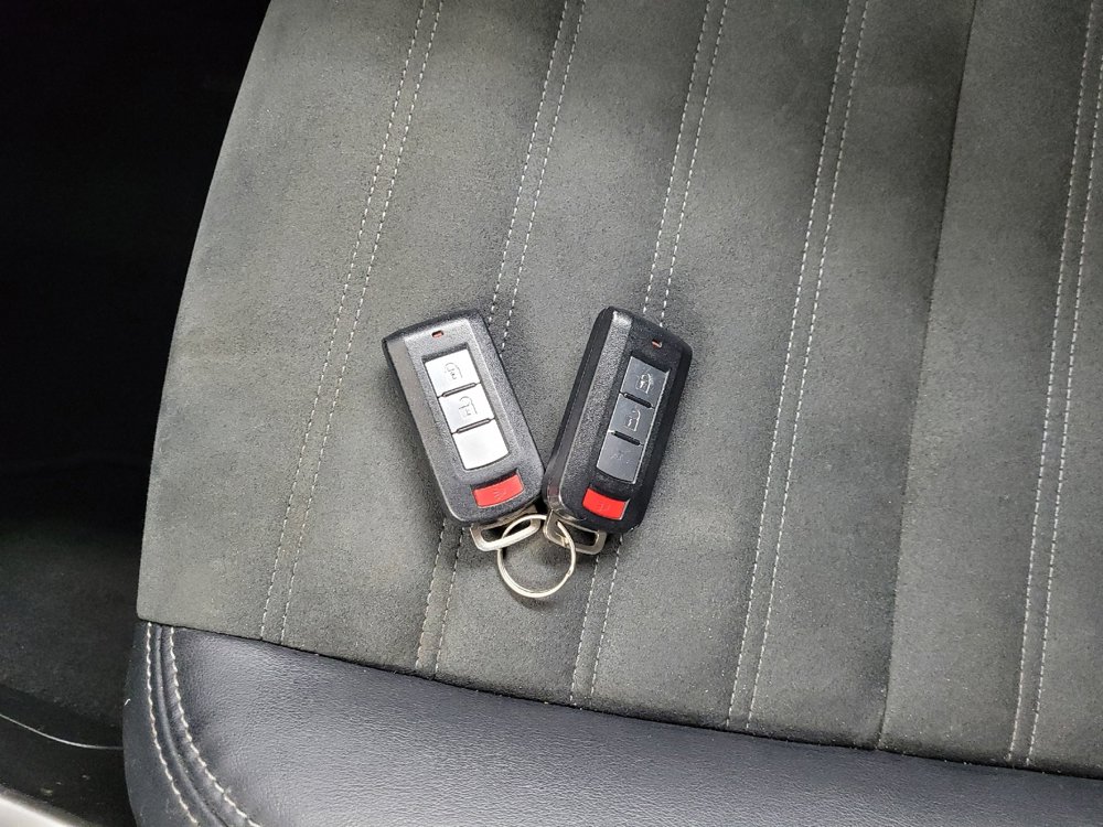 Used 2020 Mitsubishi Outlander SE image 32