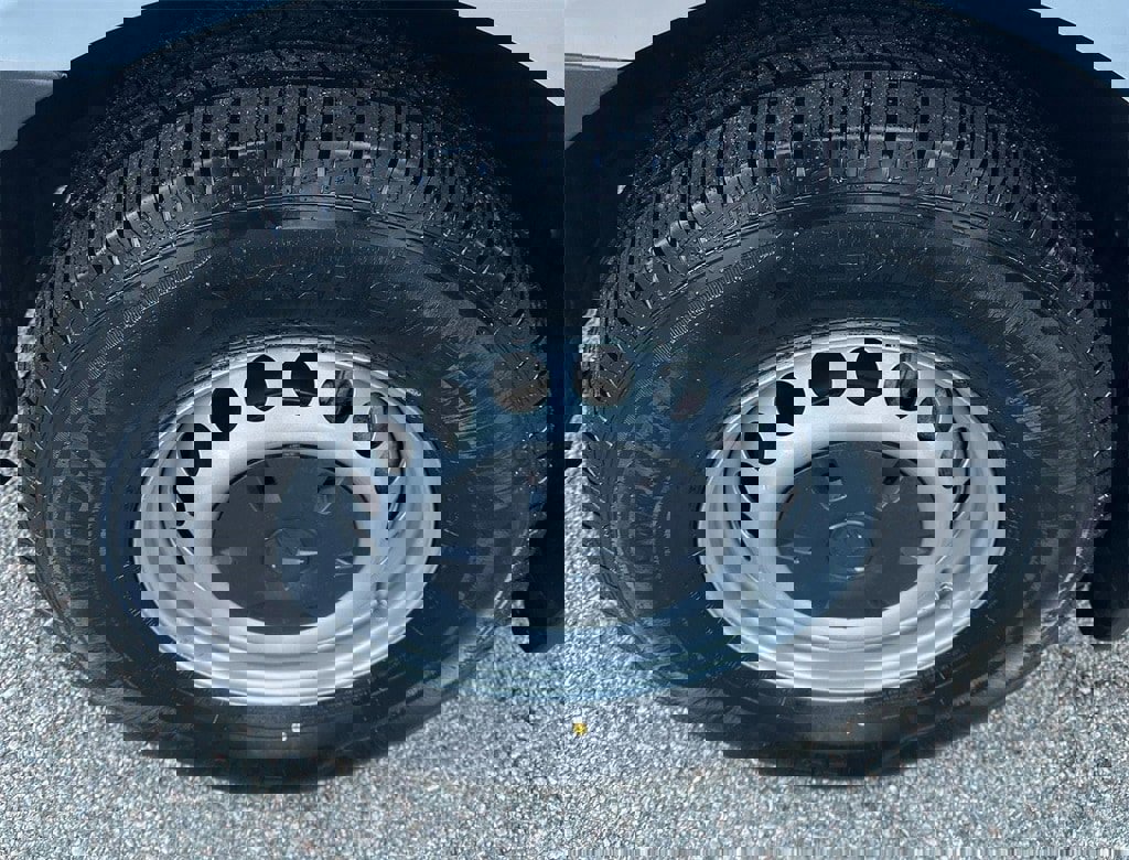 Used 2024 Mercedes-Benz Sprinter 144 Cargo w/ Acoustic Package image 8