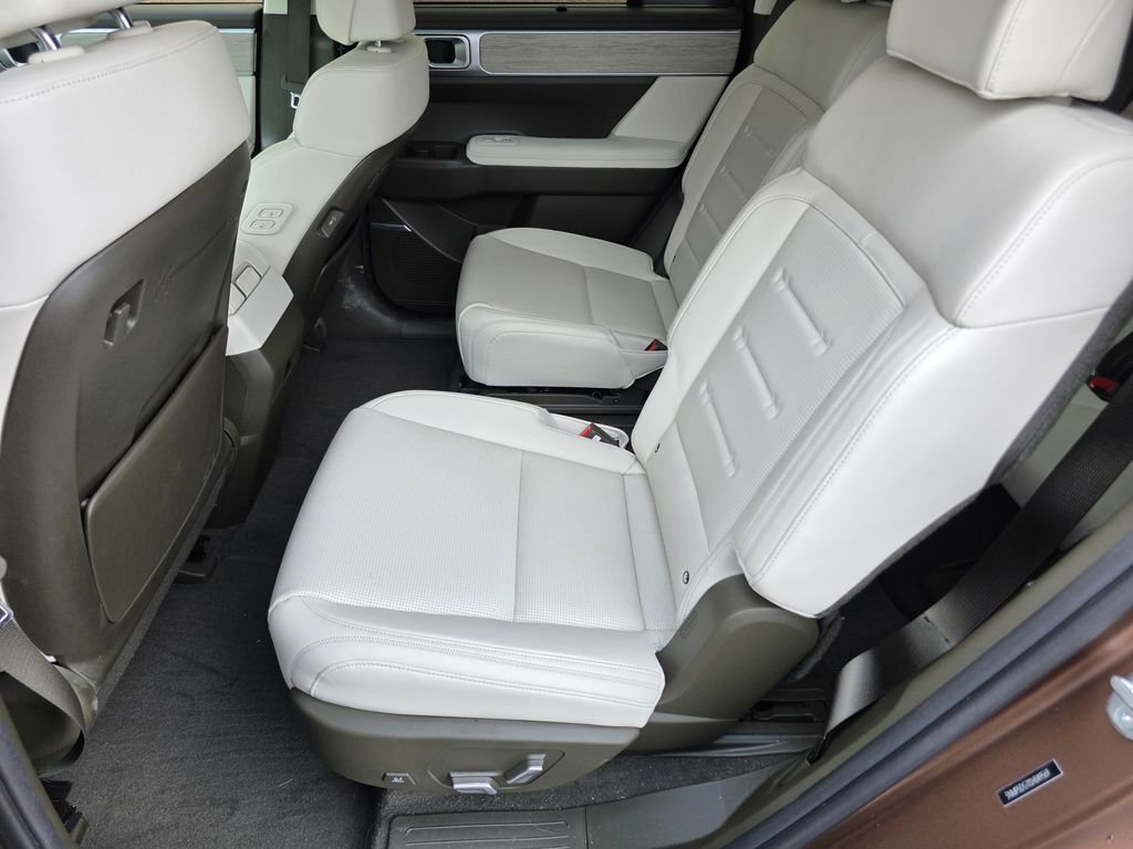 Used 2025 Hyundai Santa Fe Calligraphy image 17