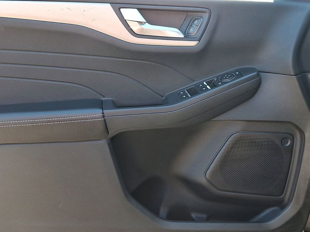 Used 2022 Ford Escape SEL AWD/4WD image 16