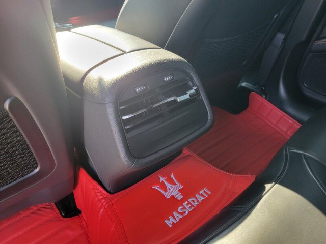 Used 2021 Maserati Ghibli Trofeo image 29