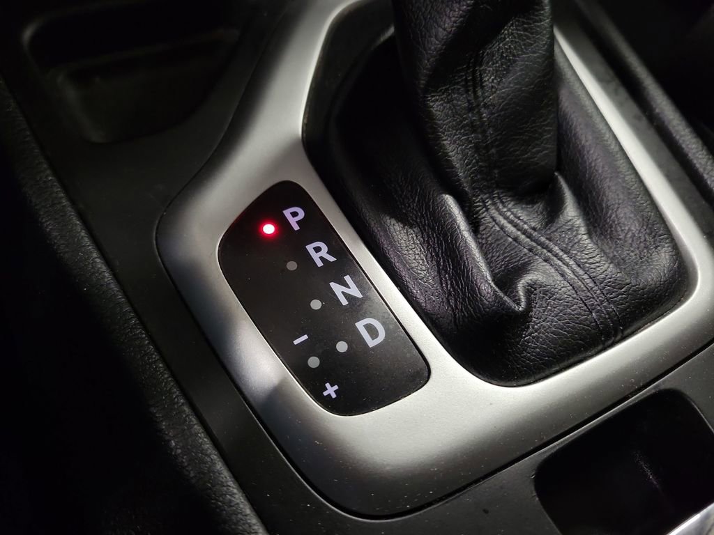 Used 2014 Jeep Cherokee Latitude w/ Comfort/Convenience Group image 17