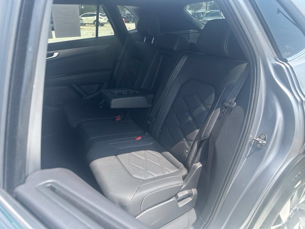 Used 2025 Volkswagen Atlas Cross Sport SE FWD image 28
