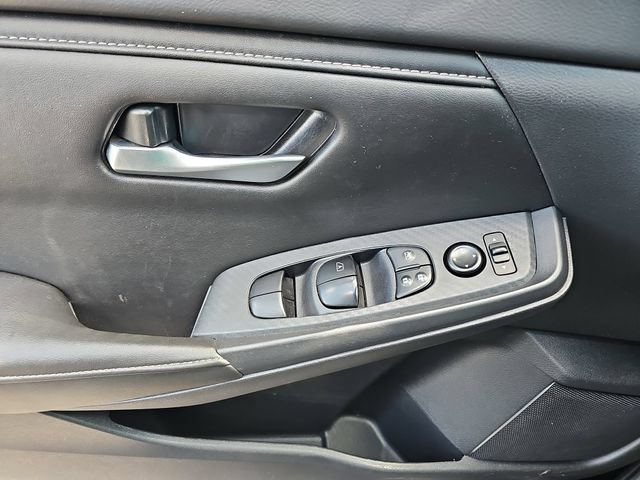 Used 2025 Nissan Sentra SV w/ All-Weather Package FWD image 32