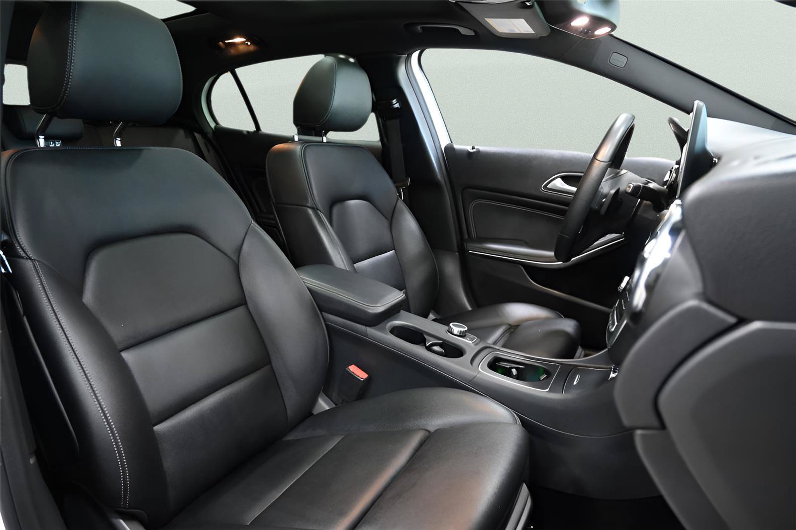 Used 2020 Mercedes-Benz GLA 250 4MATIC w/ Premium Package image 22