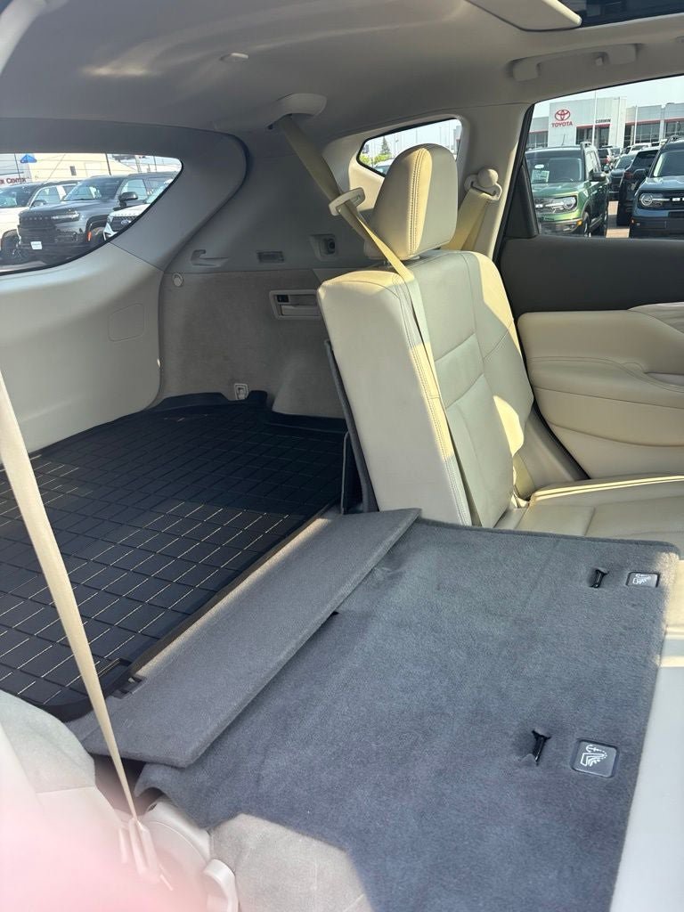 Used 2016 Nissan Murano Platinum w/ Platinum Technology Package FWD image 31