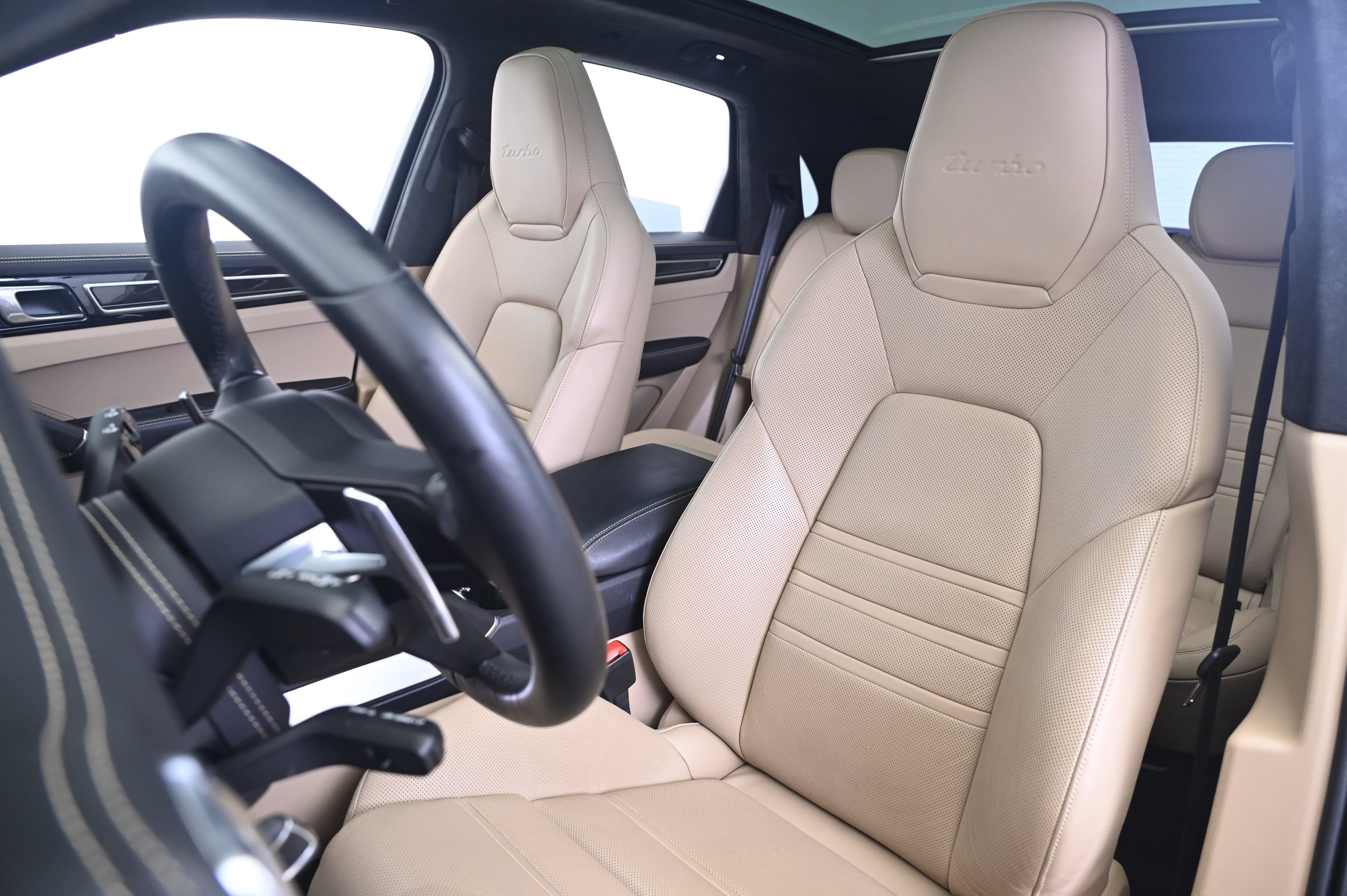 Certified 2023 Porsche Cayenne Turbo AWD/4WD image 30