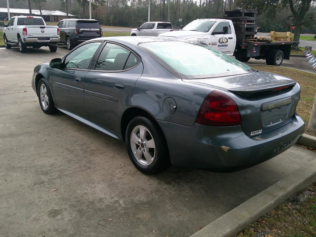 Used 2006 Pontiac Grand Prix w/ Preferred Package image 2
