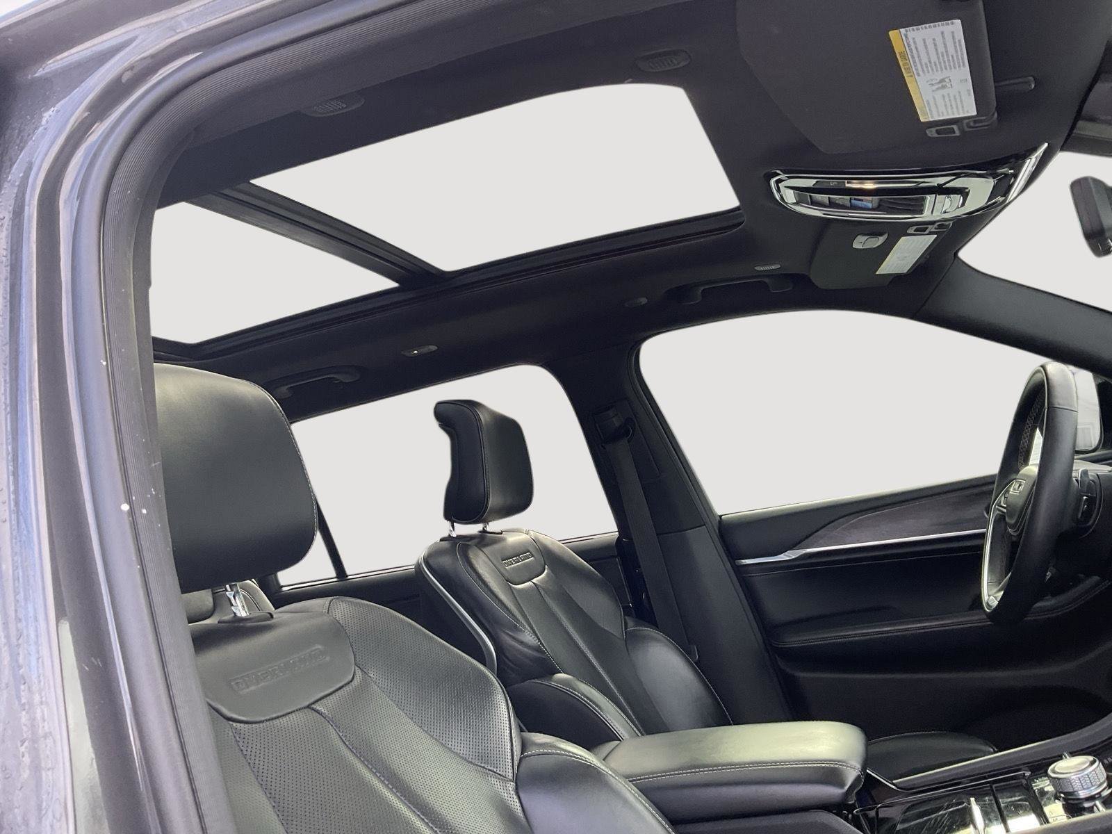 Used 2022 Jeep Grand Cherokee L Overland w/ Luxury Tech Group IV image 17