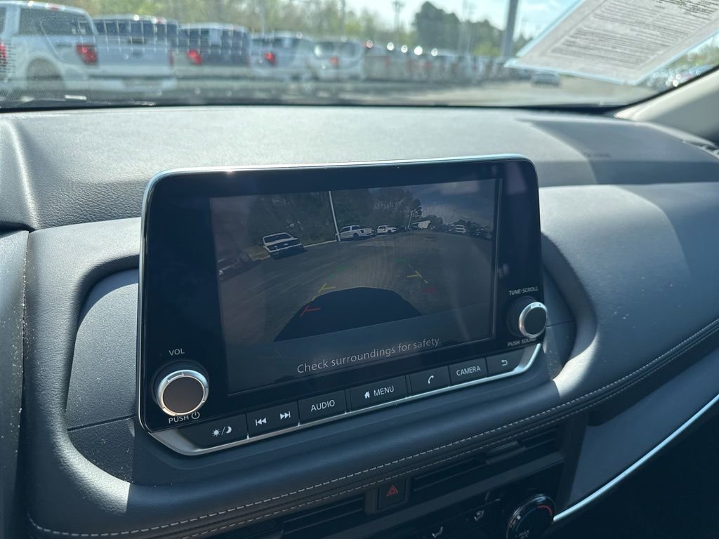 Used 2025 Nissan Rogue S image 21