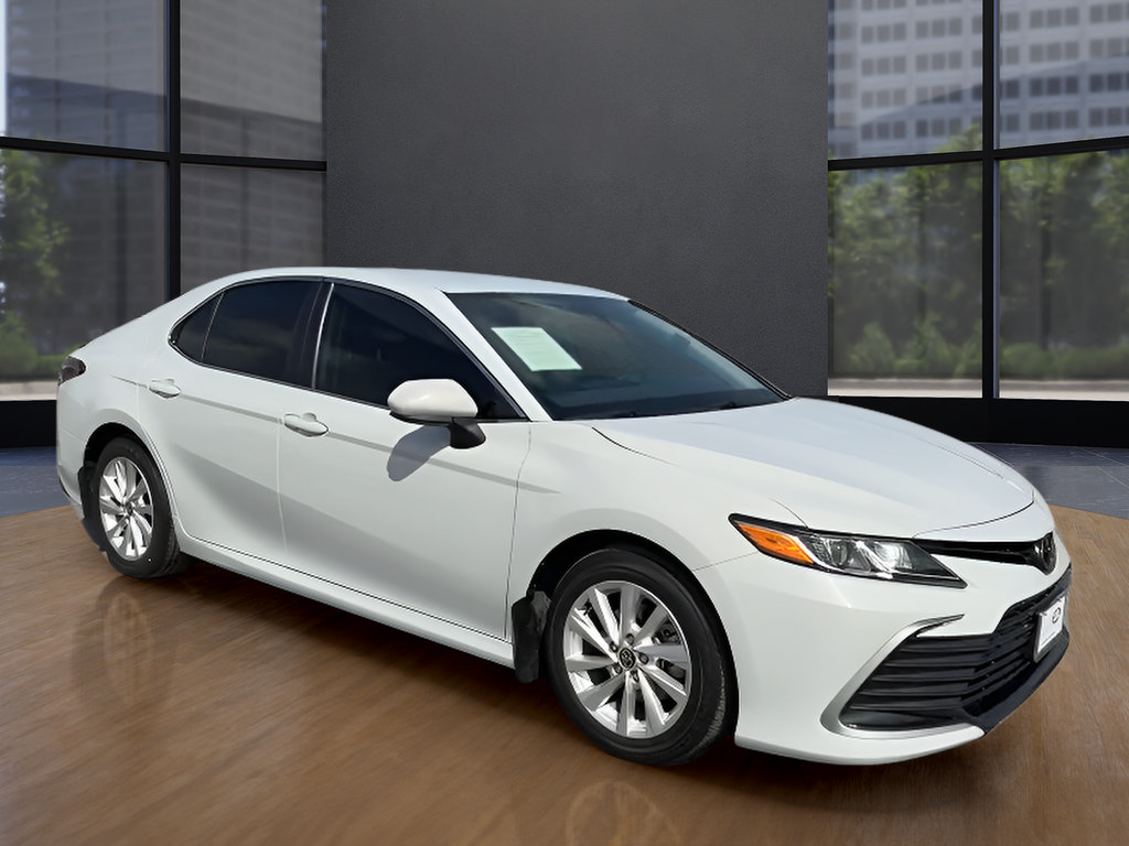 Used 2024 Toyota Camry LE FWD image 3
